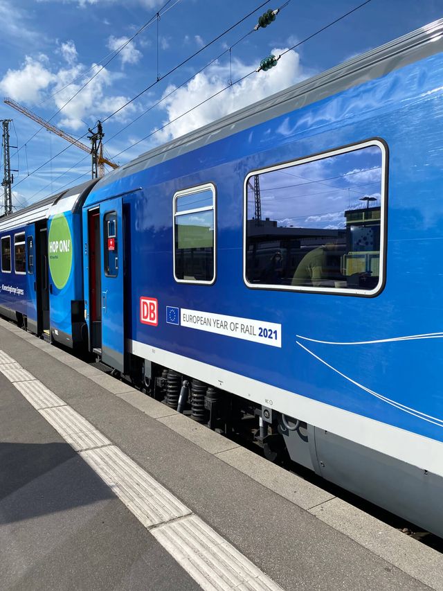 Bahnverkehr: "Connecting Europe Express" hält in Karlsruhe